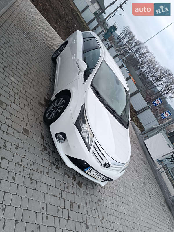 Toyota Avensis 2013