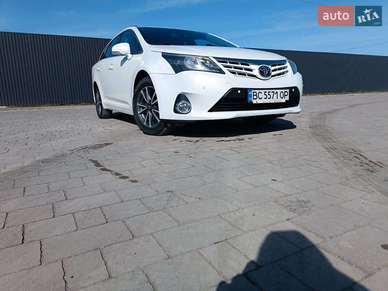 Універсал Toyota Avensis 2013 в Бережанах