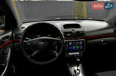 Седан Toyota Avensis 2005 в 
