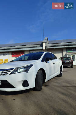 Седан Toyota Avensis 2012 в Львові