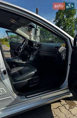Седан Toyota Avensis 2009 в 