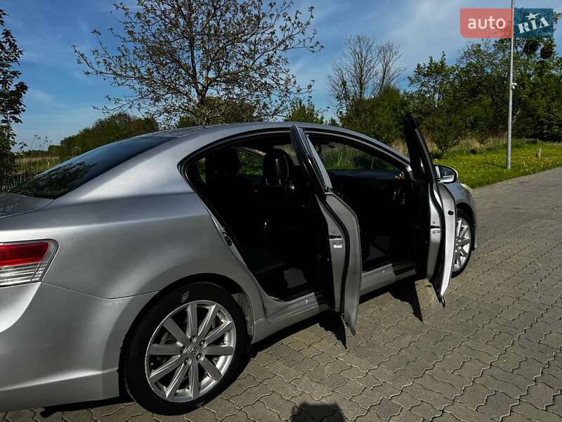 Седан Toyota Avensis 2009 в Стрые