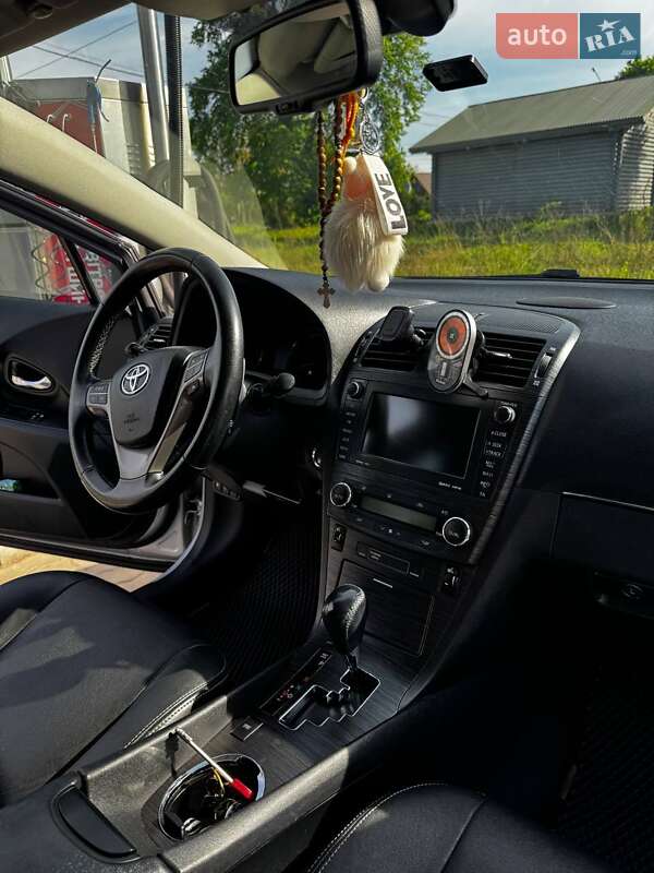 Седан Toyota Avensis 2009 в Стрые