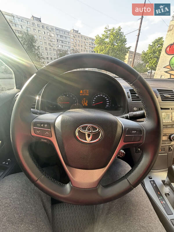 Седан Toyota Avensis 2012 в Днепре