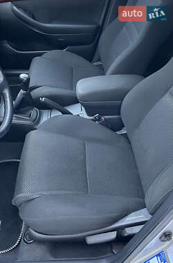 Седан Toyota Avensis 2005 в  фото 11 Седан Toyota Avensis 2005 в