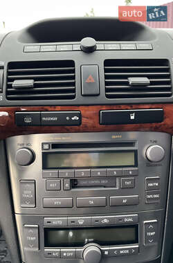 Седан Toyota Avensis 2005 в  фото 17 Седан Toyota Avensis 2005 в