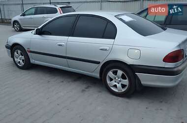 Седан Toyota Avensis 2000 в Рівному