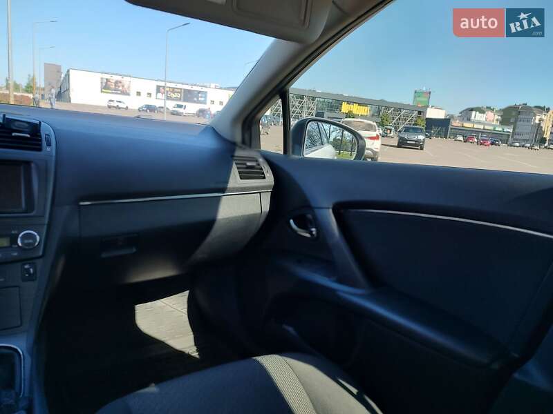 Седан Toyota Avensis 2009 в Києві