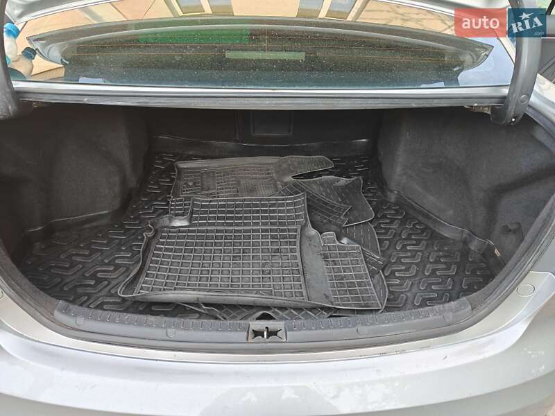 Седан Toyota Avensis 2009 в Києві