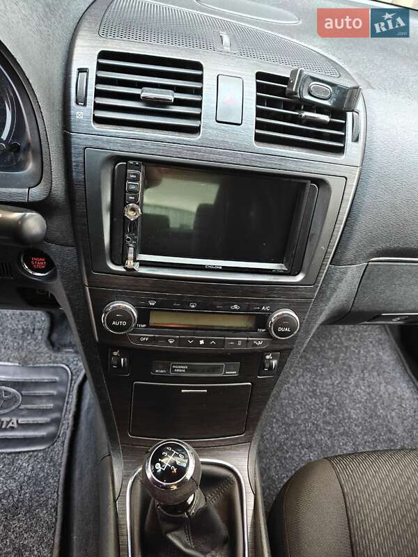 Седан Toyota Avensis 2009 в Києві
