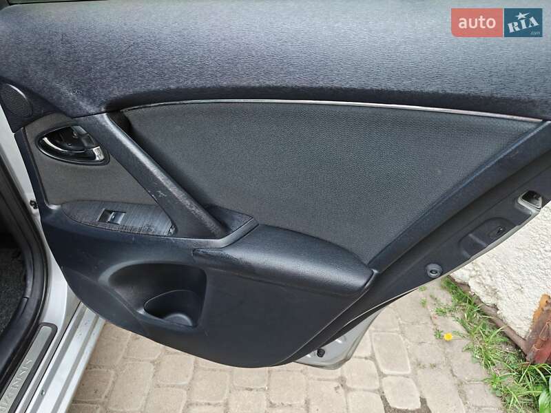 Седан Toyota Avensis 2009 в Києві