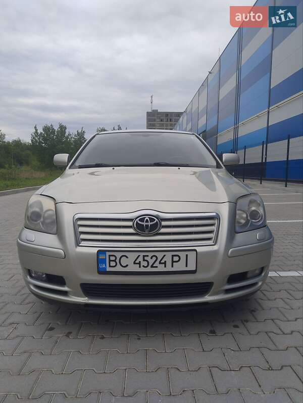Седан Toyota Avensis 2004 в Львові