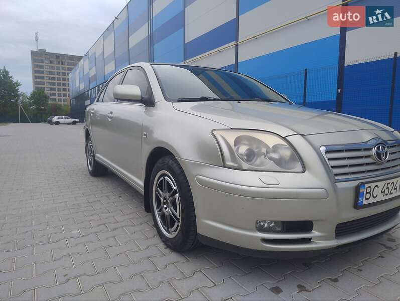 Седан Toyota Avensis 2004 в Львові
