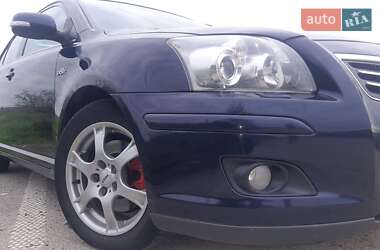 Лифтбек Toyota Avensis 2006 в Городке