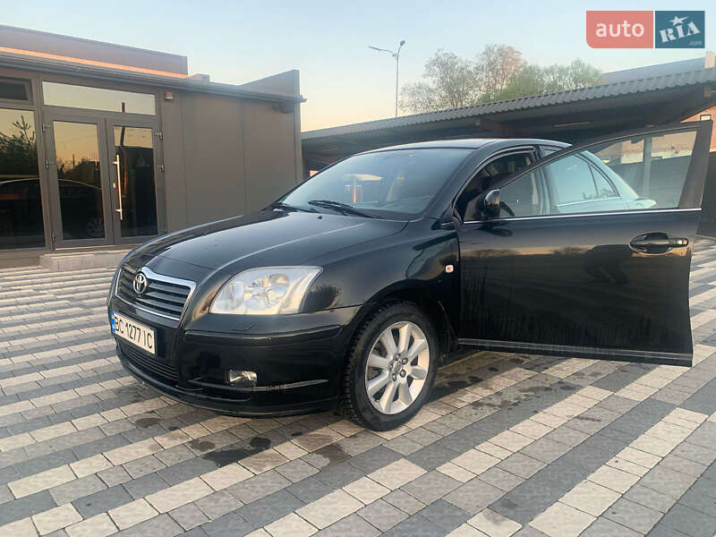 Лифтбек Toyota Avensis 2003 в Львове