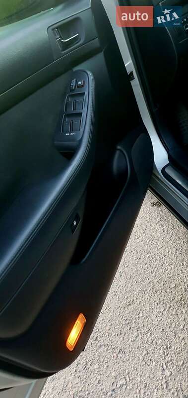 Седан Toyota Avensis 2006 в Дніпрі