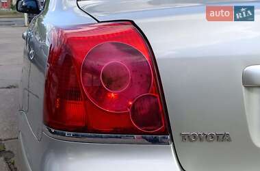 Седан Toyota Avensis 2004 в 