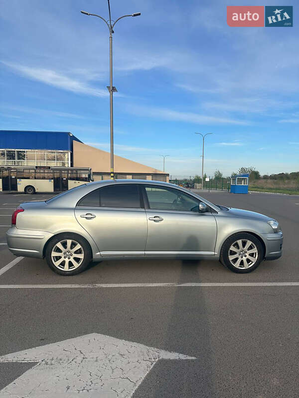 Седан Toyota Avensis 2008 в Луцке