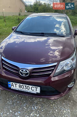 Седан Toyota Avensis 2012 в Коломиї