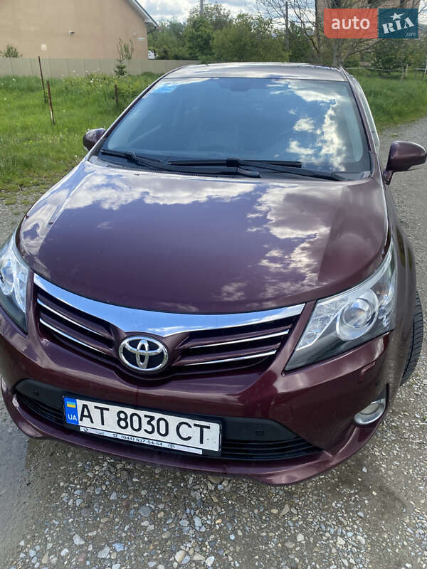 Седан Toyota Avensis 2012 в 
