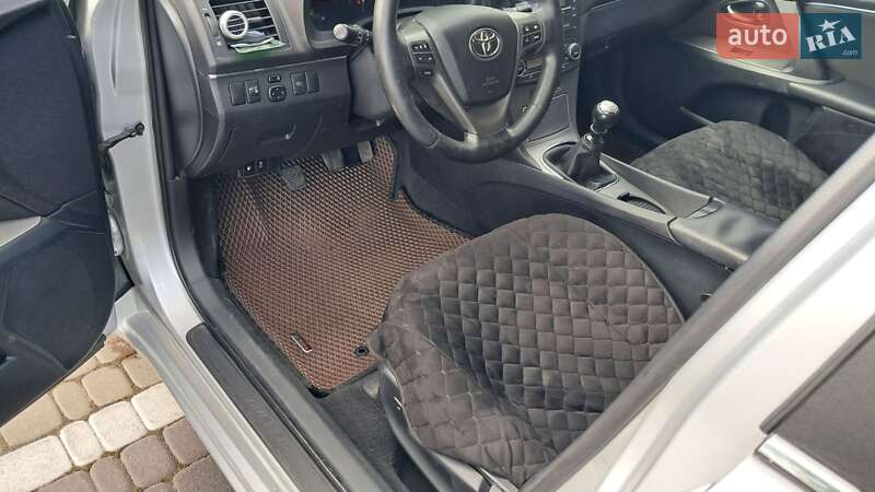 Універсал Toyota Avensis 2009 в Коростені
