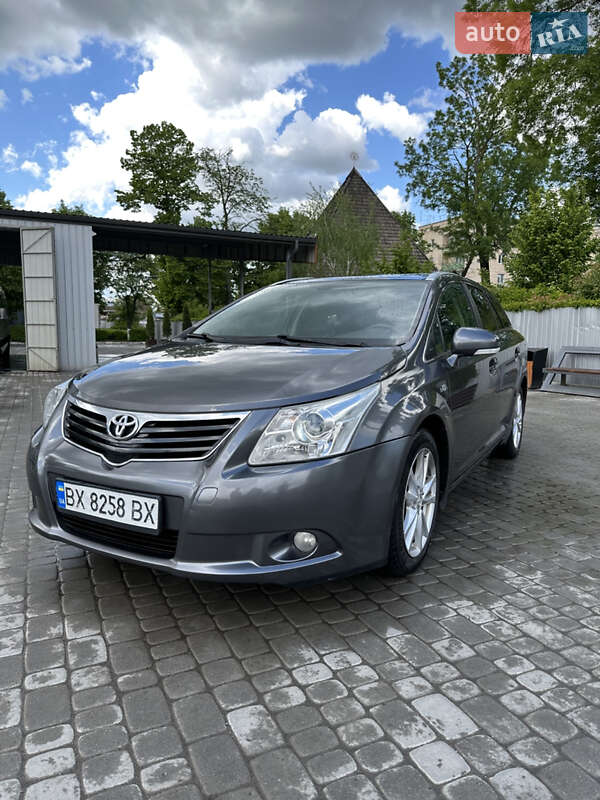 Універсал Toyota Avensis 2011 в Старокостянтинові