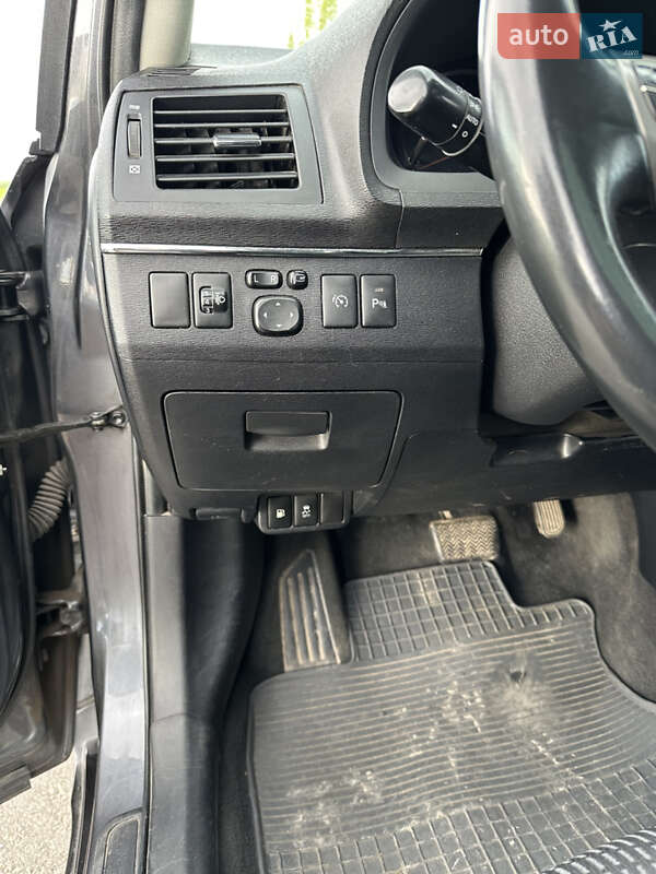 Універсал Toyota Avensis 2011 в Старокостянтинові