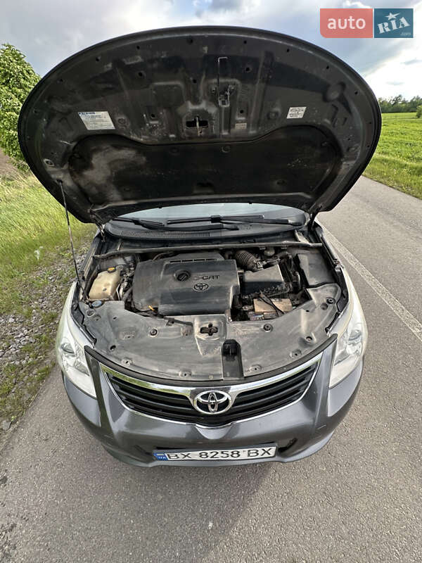 Універсал Toyota Avensis 2011 в Старокостянтинові