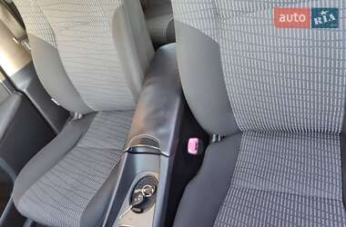 Седан Toyota Avensis 2011 в 