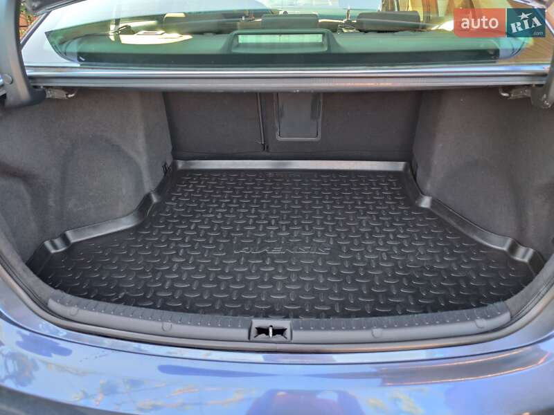 Седан Toyota Avensis 2011 в Івано-Франківську