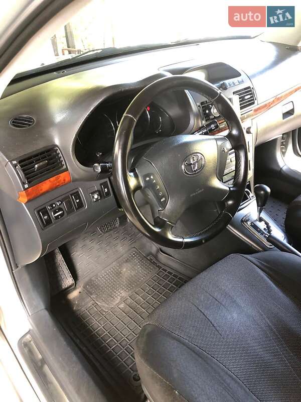 Седан Toyota Avensis 2005 в Миколаєві