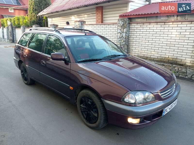 Універсал Toyota Avensis 1999 в Стрию