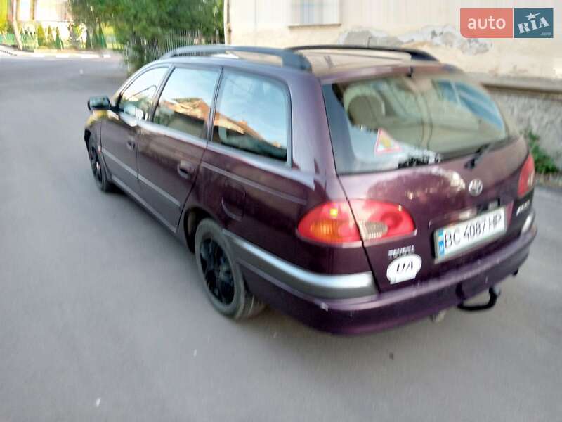 Універсал Toyota Avensis 1999 в Стрию