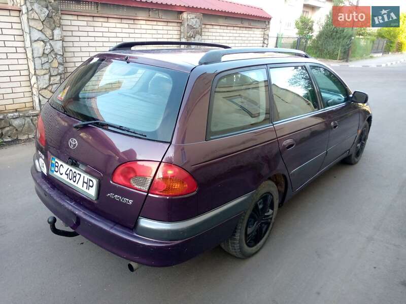 Універсал Toyota Avensis 1999 в Стрию