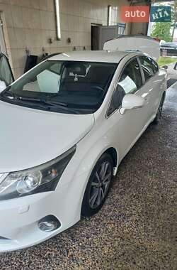 Седан Toyota Avensis 2012 в 