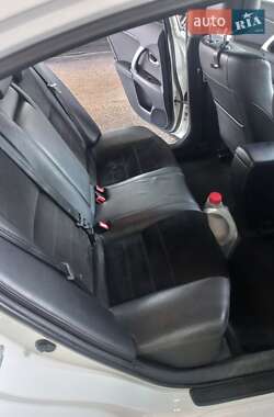 Седан Toyota Avensis 2012 в 