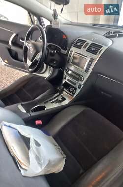 Седан Toyota Avensis 2012 в 