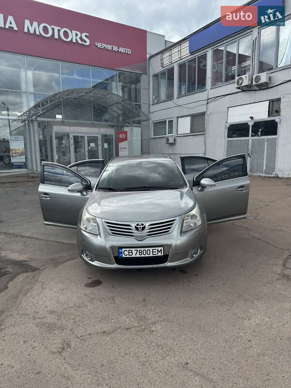 Седан Toyota Avensis 2011 в Чернигове