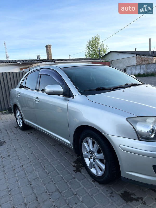 Седан Toyota Avensis 2007 в Рокитном
