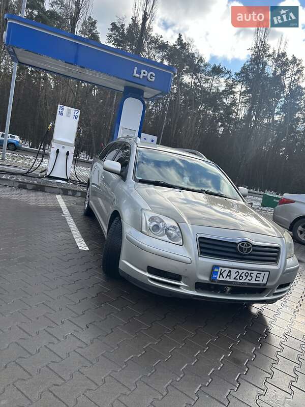 Универсал Toyota Avensis 2003 в 