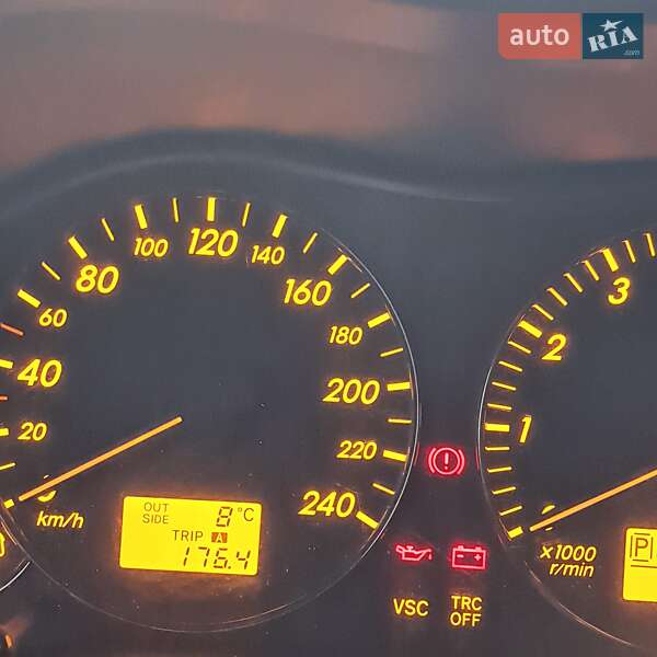 Универсал Toyota Avensis 2005 в Виньковцах