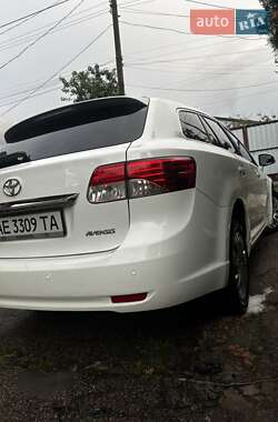 Універсал Toyota Avensis 2013 в 