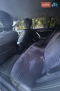 Універсал Toyota Avensis 2013 в 