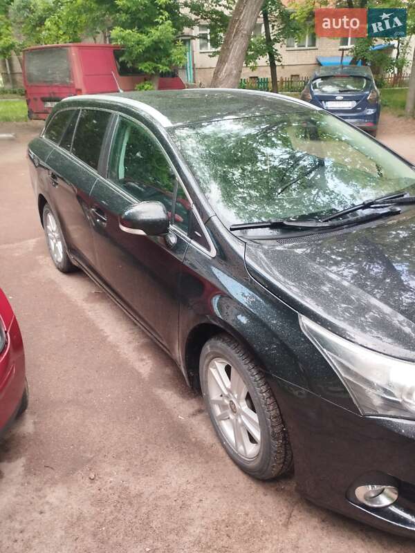 Универсал Toyota Avensis 2012 в Коростене