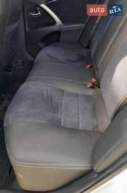 Седан Toyota Avensis 2012 в 