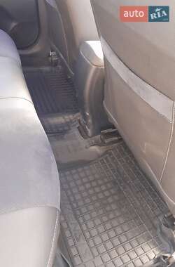 Седан Toyota Avensis 2012 в 