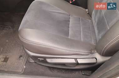 Седан Toyota Avensis 2012 в 