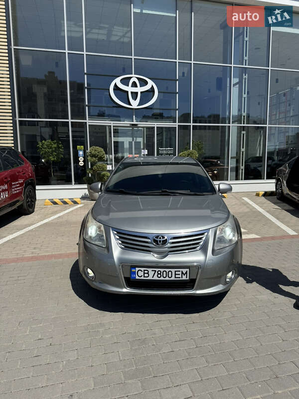Седан Toyota Avensis 2011 в Чернигове