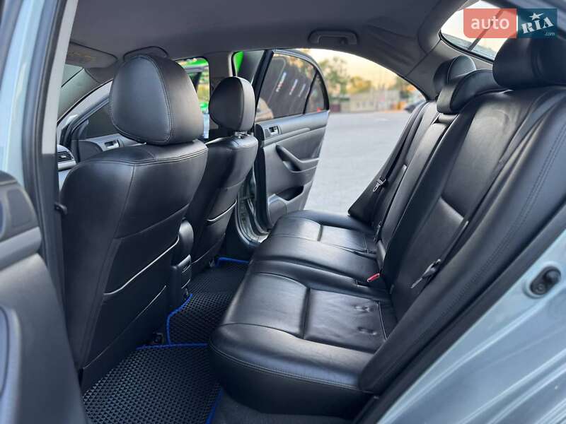 Ліфтбек Toyota Avensis 2008 в Одесі