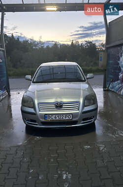 Седан Toyota Avensis 2004 в Львове